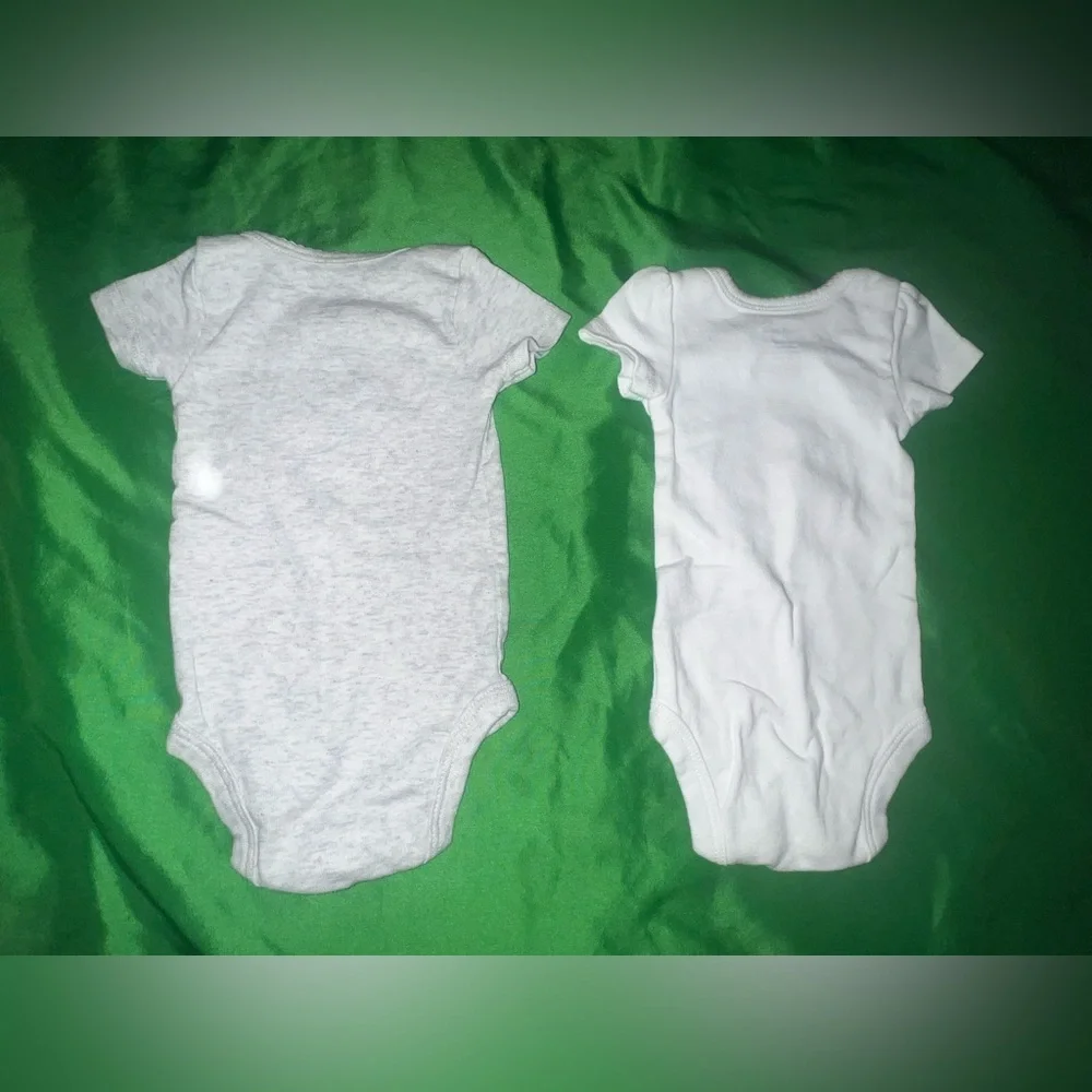 Carter's Gray and White Animal Print Bodysuits size Newborn